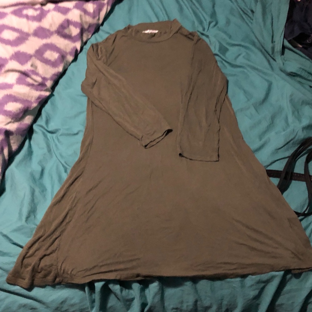 Green 3/4 sleeve dress